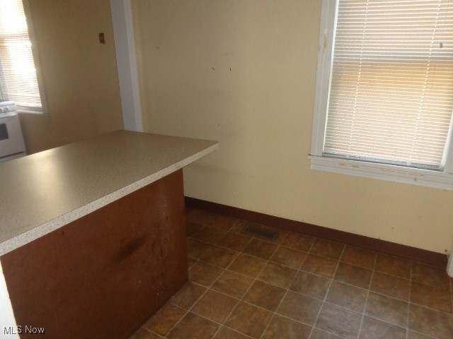 1786 Randall Road Cleveland, OH 44113 - Photo 8 of 29 Dining Room Unit 1