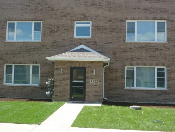 $2,150 | 9522 South 53rd Avenue, Unit 1N, Oak Lawn, IL 60453