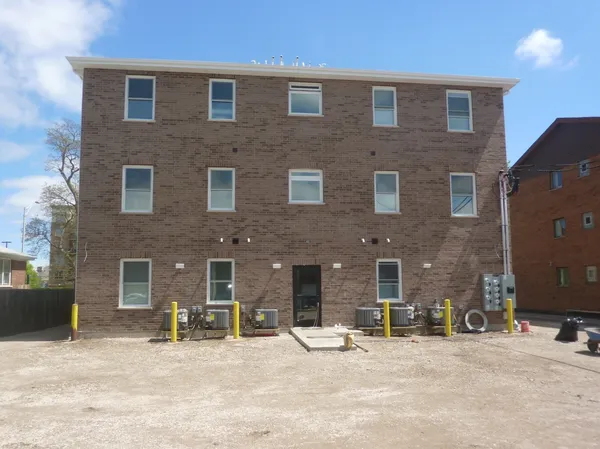 $2,150 | 9522 South 53rd Avenue, Unit 1N, Oak Lawn, IL 60453