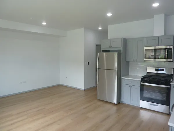 $2,150 | 9522 South 53rd Avenue, Unit 1N, Oak Lawn, IL 60453