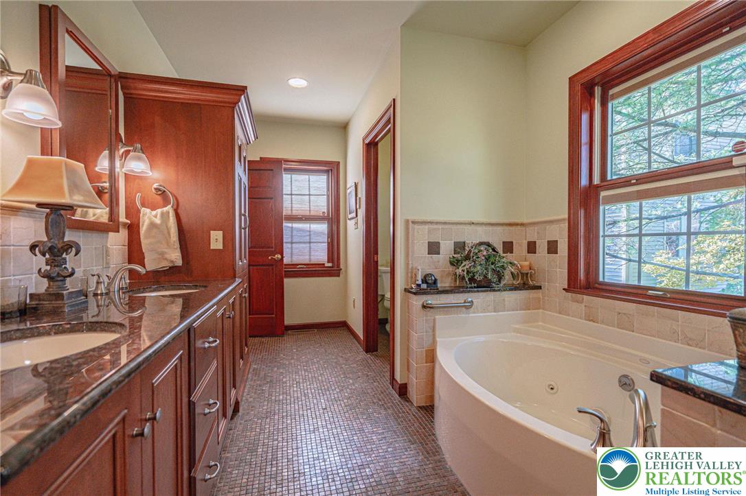 460 Bridle Path Road Bethlehem, PA 18017 - Photo 13 of 59 En-suite primary bathroom