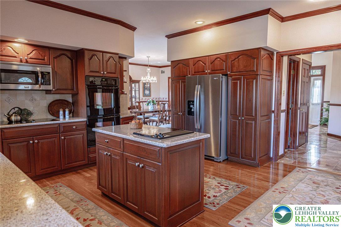 460 Bridle Path Road Bethlehem, PA 18017 - Photo 24 of 59 Center island with griddle.