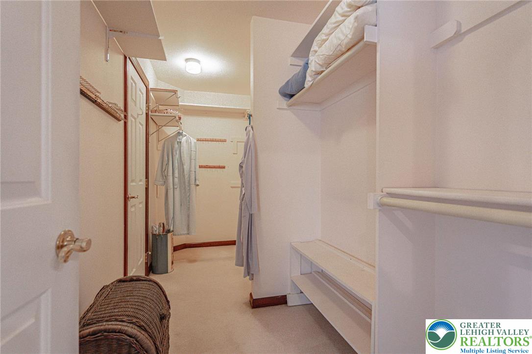 460 Bridle Path Road Bethlehem, PA 18017 - Photo 42 of 59 En-suite walk-in closet