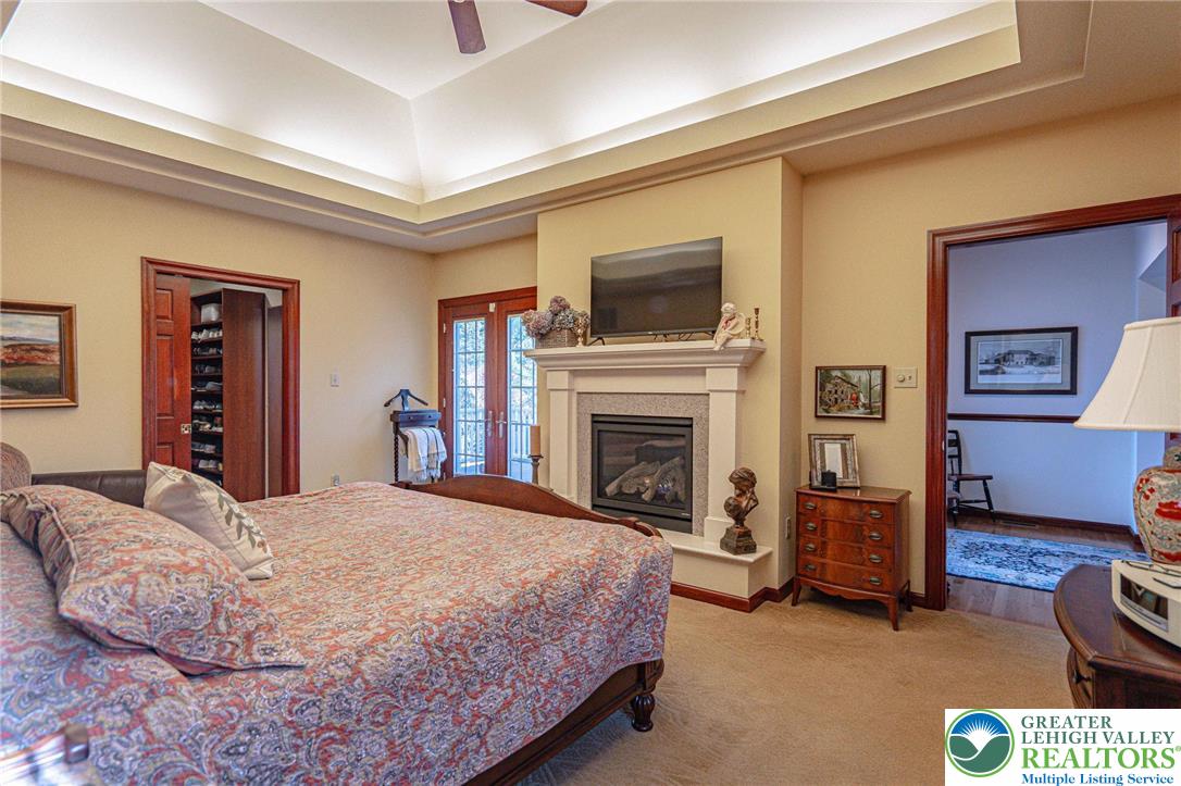 460 Bridle Path Road Bethlehem, PA 18017 - Photo 10 of 59 Tray ceiling w/ lighting