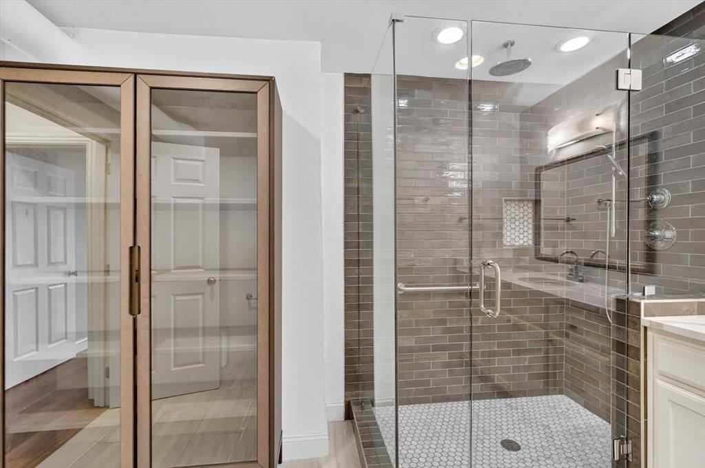 4549 North O'Connor Road, Unit 1262 Irving, TX 75062 - Photo 17 of 21 a bathroom with a shower and a sink