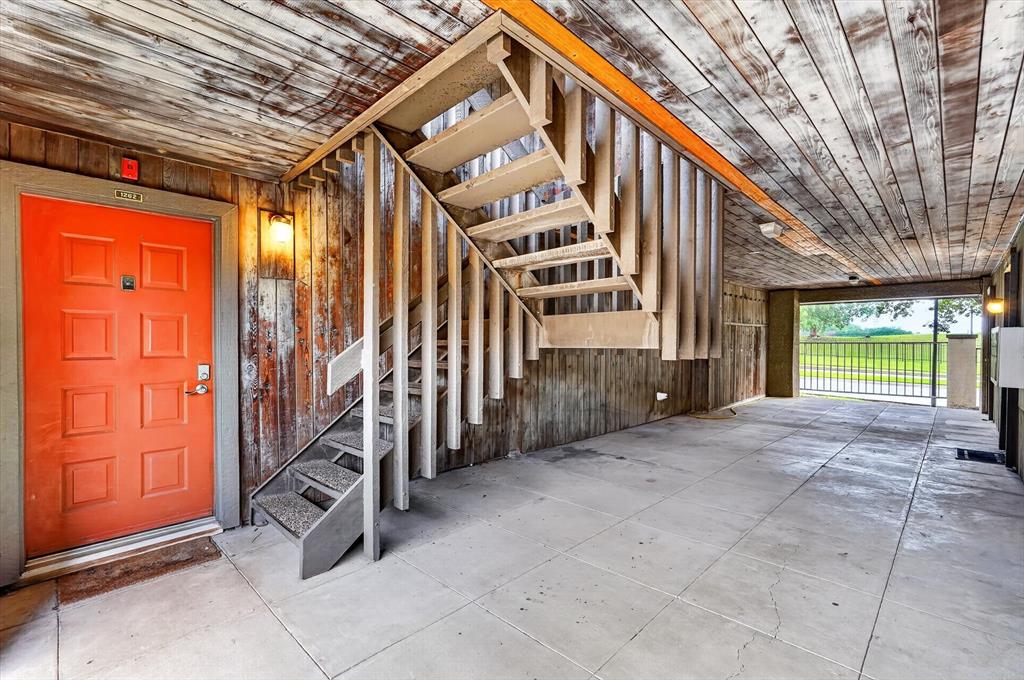 4549 North O'Connor Road, Unit 1262 Irving, TX 75062 - Photo 2 of 21 a view of an entryway with a room