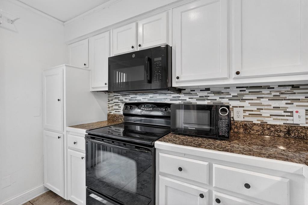 4549 North O'Connor Road, Unit 1262 Irving, TX 75062 - Photo 9 of 21 a stove top oven sitting inside of a kitchen