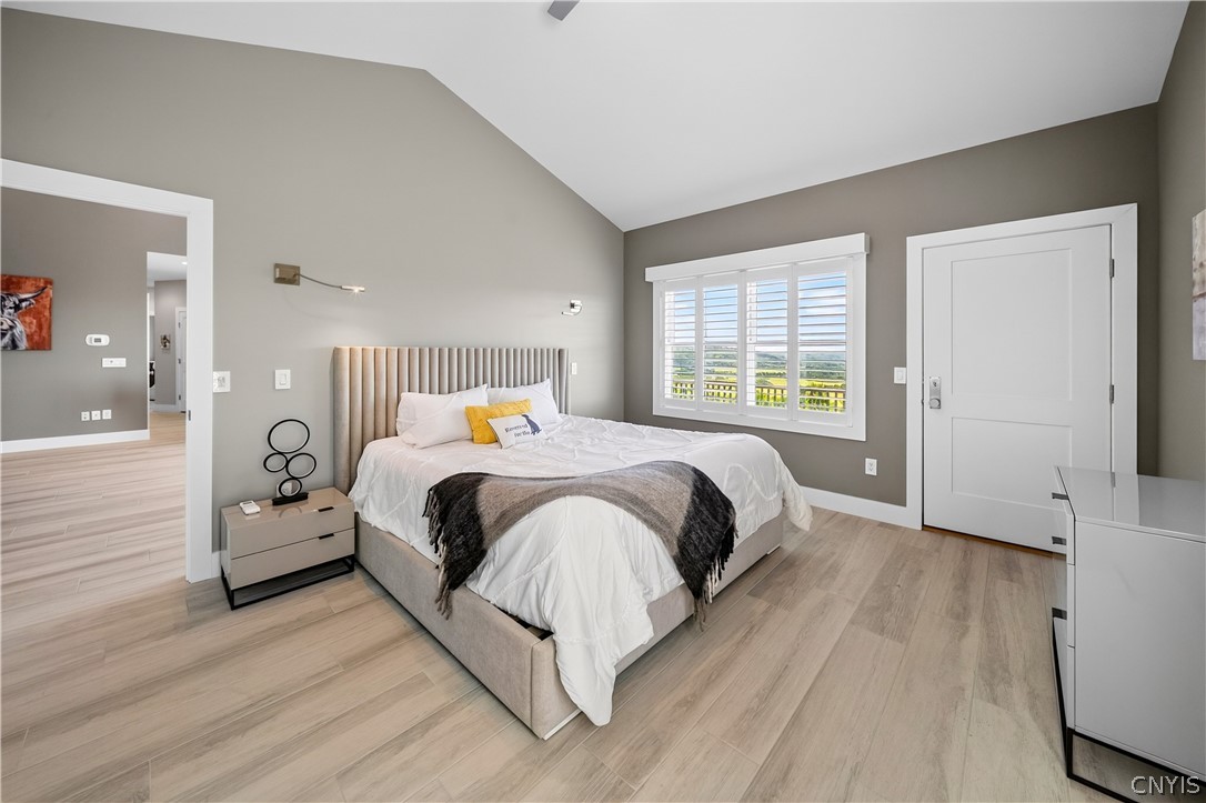 First floor master bed