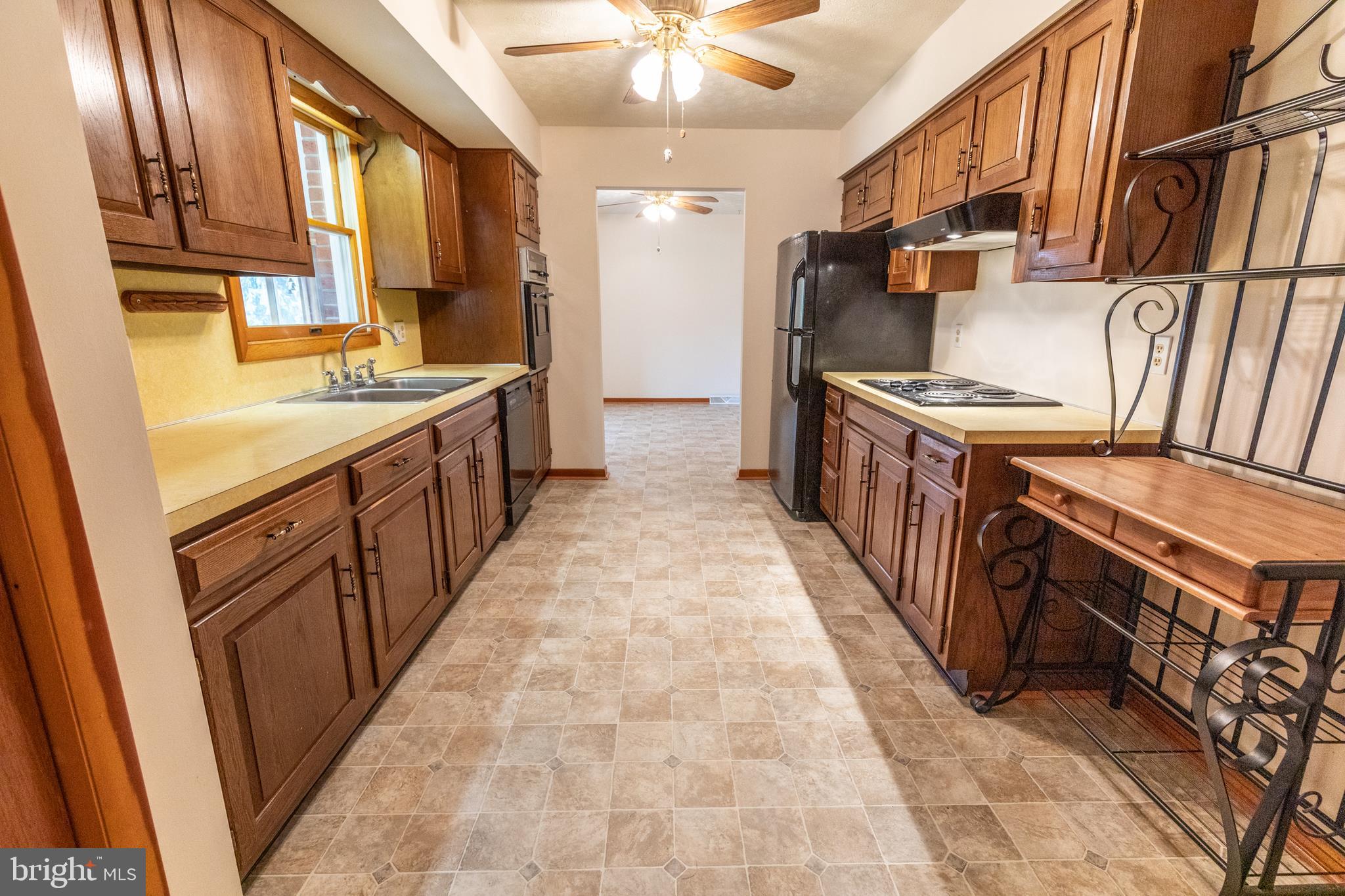 175 Camp Frame Road Hedgesville, WV 25427 - Photo 15 of 57 All appliances convey, ceiling fan, galley set up