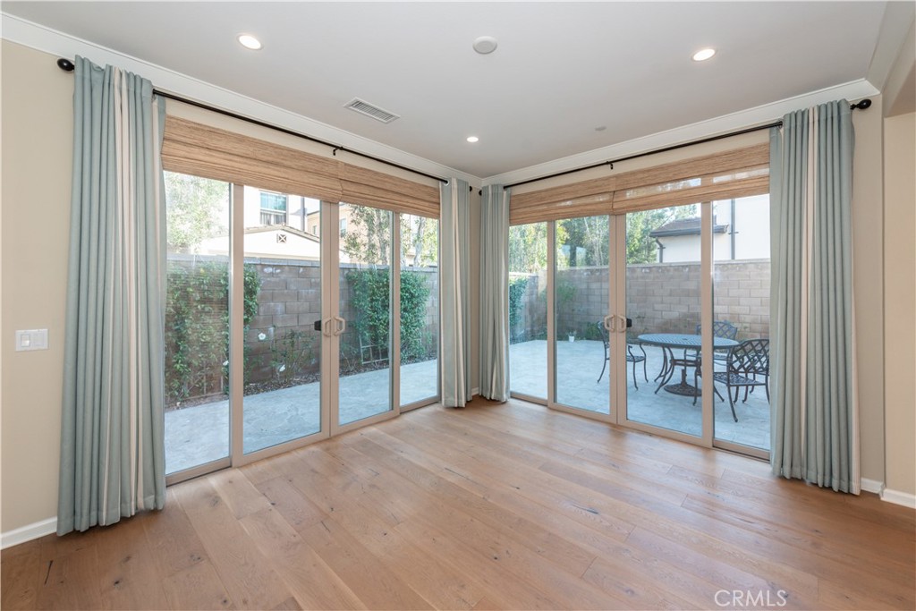 132 Gulfstream Irvine, CA 92620 - Photo 4 of 23 Dining Room