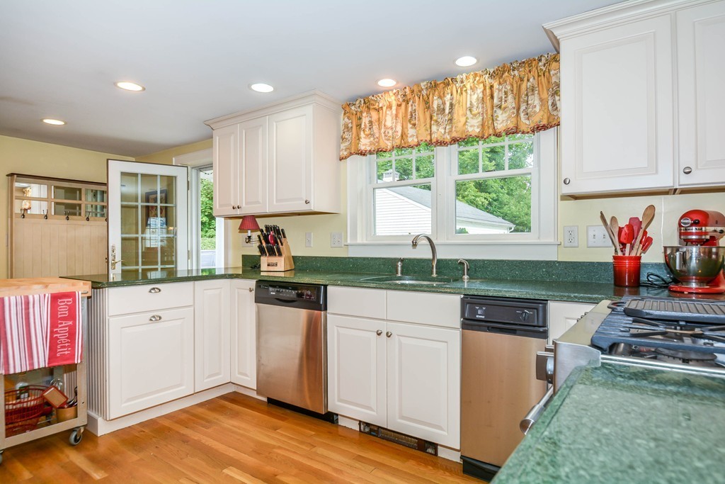 21 Rivercliff Road Lowell, MA 01852 - Photo 9 of 30 Gallery Image 9
