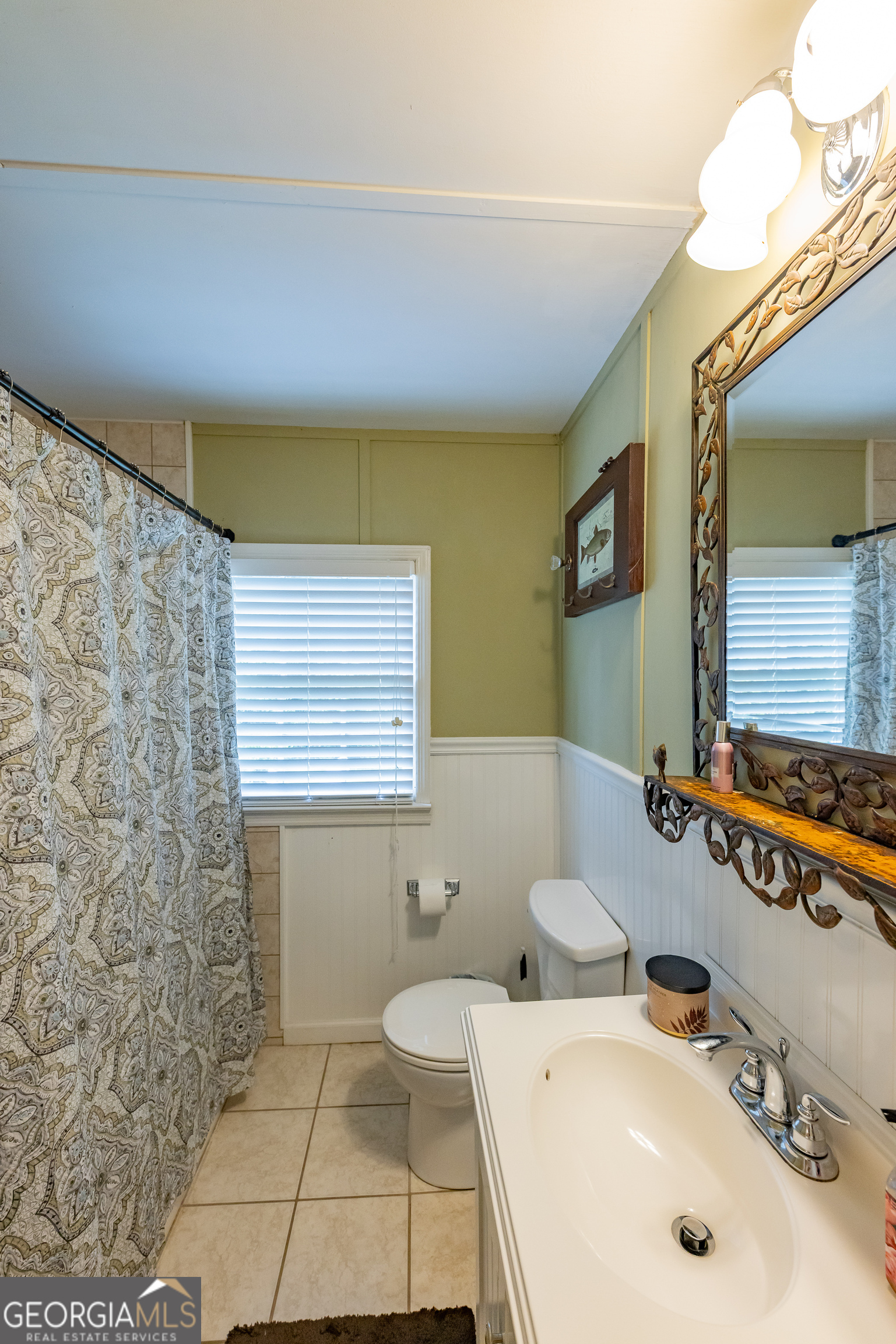 314 Cherokee Road Thomaston, GA 30286 - Photo 20 of 46 a bathroom with a sink a toilet and mirror