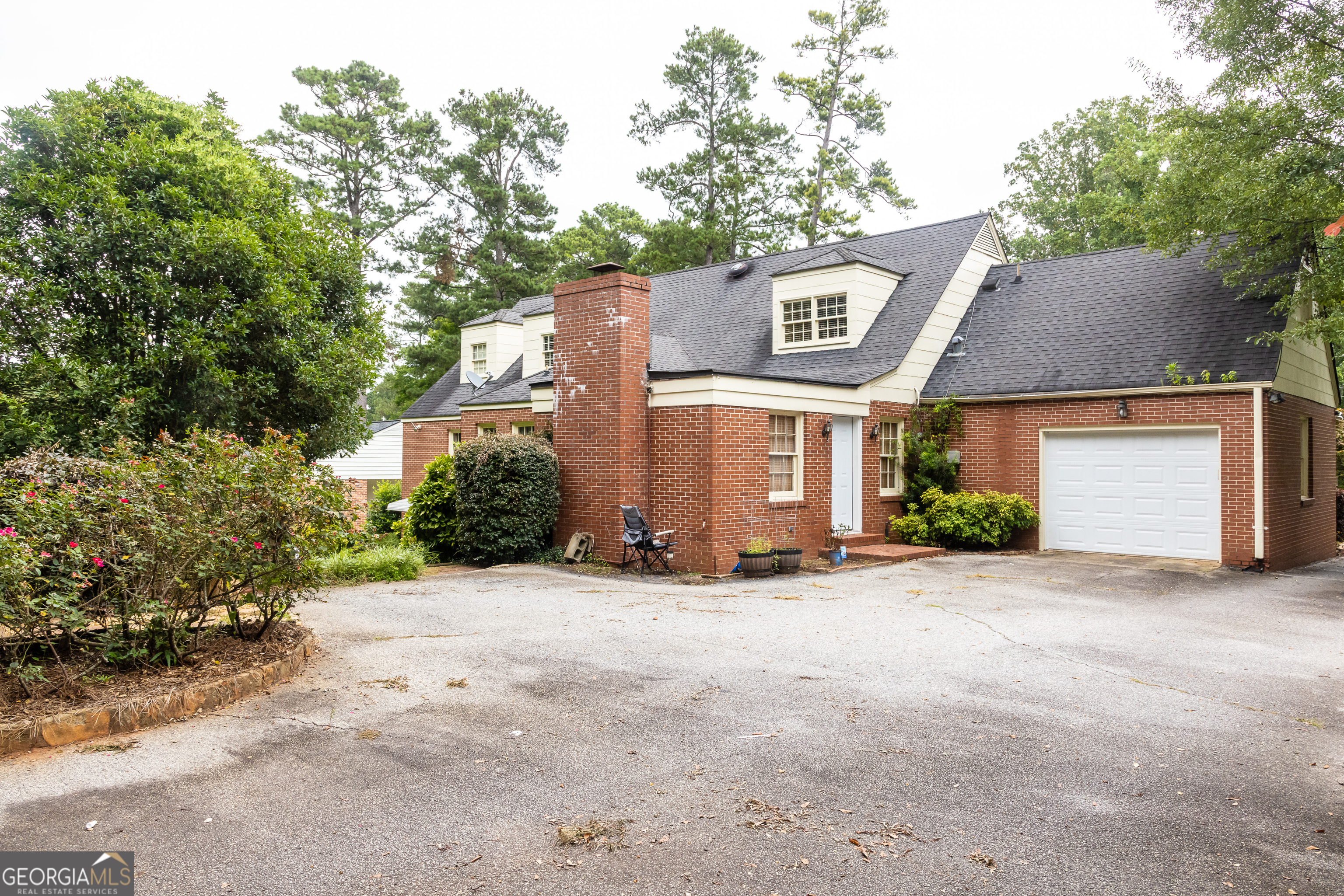 314 Cherokee Road Thomaston, GA 30286 - Photo 40 of 46 a front view of a house with a yard and garage
