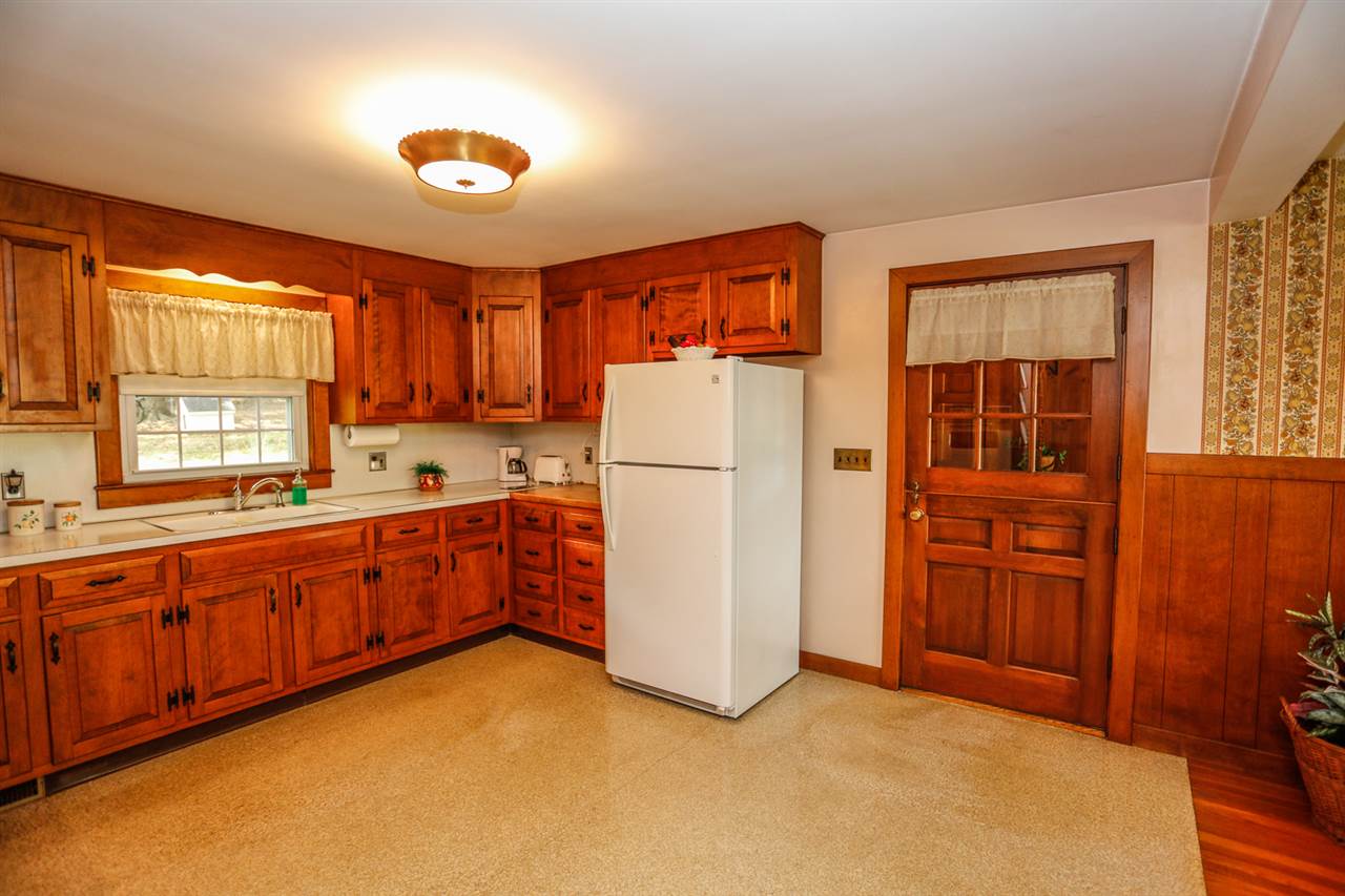 52 Mammoth Road Windham, NH 03087 - Photo 11 of 26