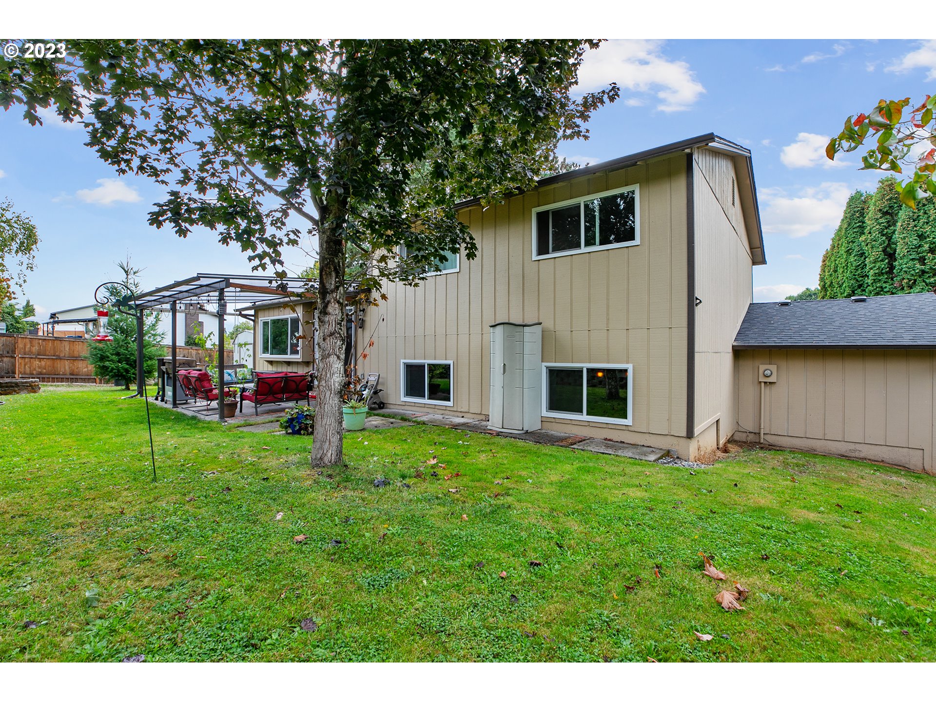 1802 Northwest 105th Street Vancouver, WA 98685 - Photo 14 of 23 a house with garden in front of it