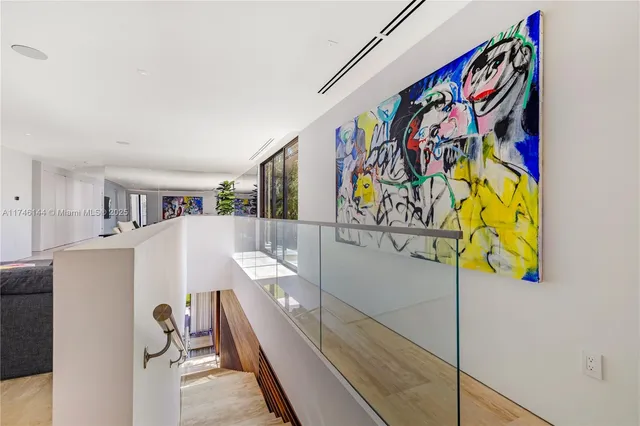 a view of a yard with plants