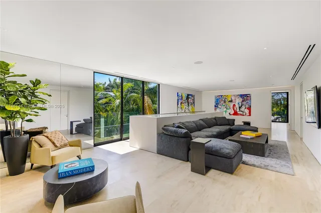 $9,875,000 | 250 Ocean Boulevard, Golden Beach, FL 33160