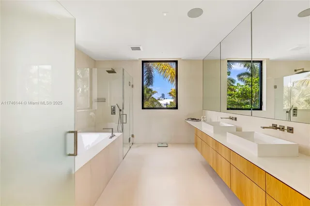 $9,875,000 | 250 Ocean Boulevard, Golden Beach, FL 33160
