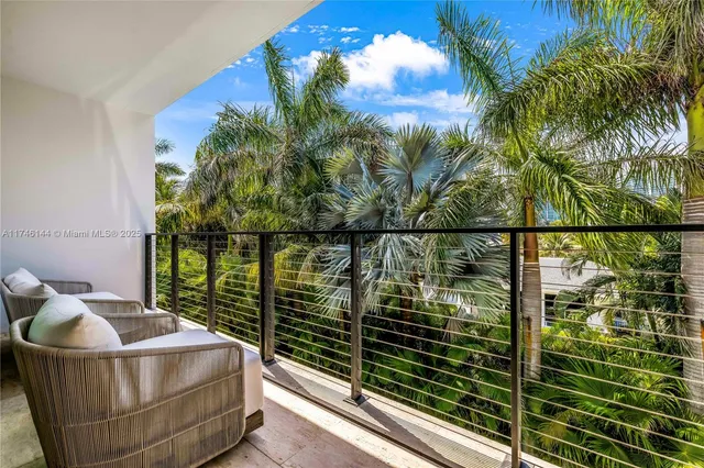 $9,875,000 | 250 Ocean Boulevard, Golden Beach, FL 33160