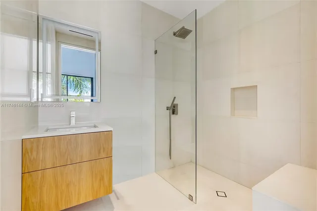 $9,875,000 | 250 Ocean Boulevard, Golden Beach, FL 33160