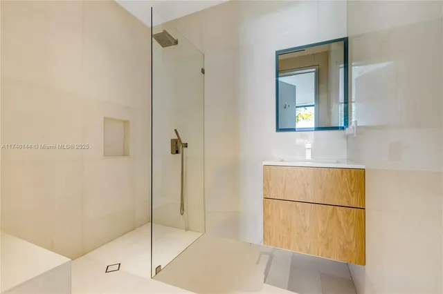 $9,875,000 | 250 Ocean Boulevard, Golden Beach, FL 33160