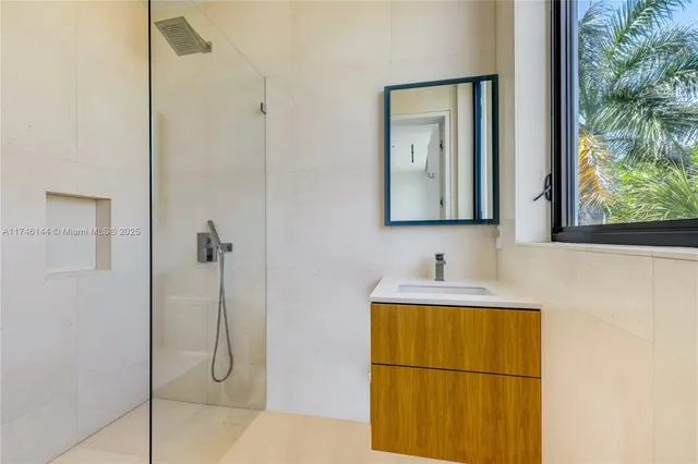 $9,875,000 | 250 Ocean Boulevard, Golden Beach, FL 33160