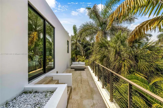 $9,875,000 | 250 Ocean Boulevard, Golden Beach, FL 33160
