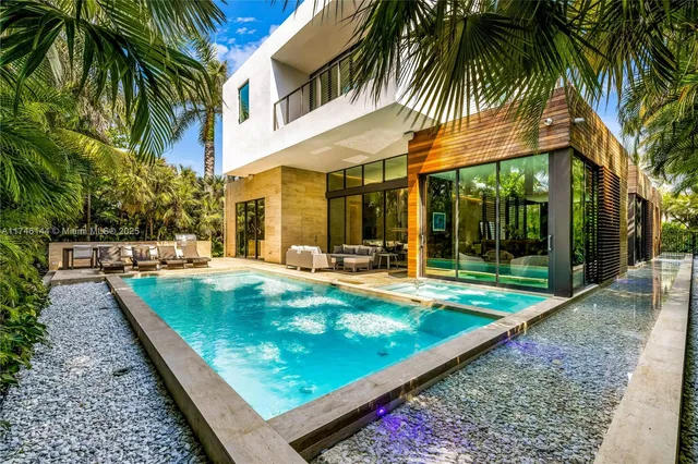 $9,875,000 | 250 Ocean Boulevard, Golden Beach, FL 33160