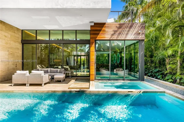 $9,875,000 | 250 Ocean Boulevard, Golden Beach, FL 33160