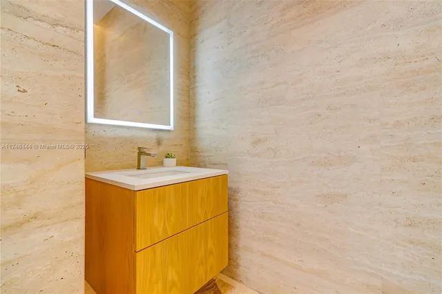 $9,875,000 | 250 Ocean Boulevard, Golden Beach, FL 33160