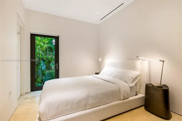 $9,875,000 | 250 Ocean Boulevard, Golden Beach, FL 33160