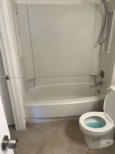 2401 Riverside Drive, Unit 110B Coral Springs, FL 33065 - Photo 15 of 27 a bathroom with a toilet and a bathtub