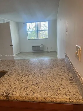 $1,450 | 2401 Riverside Drive, Unit 110B, Coral Springs, FL 33065