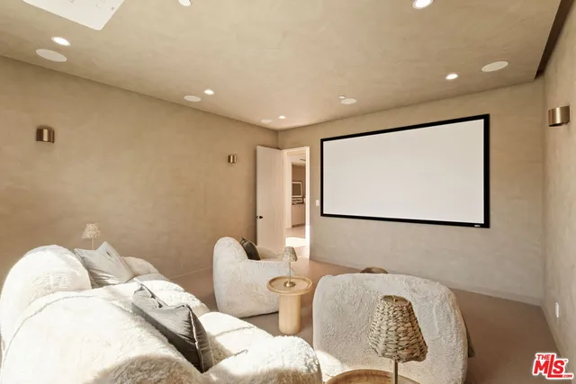 $4,995,000 | 11621 Hesby Street, Valley Village, CA 91601