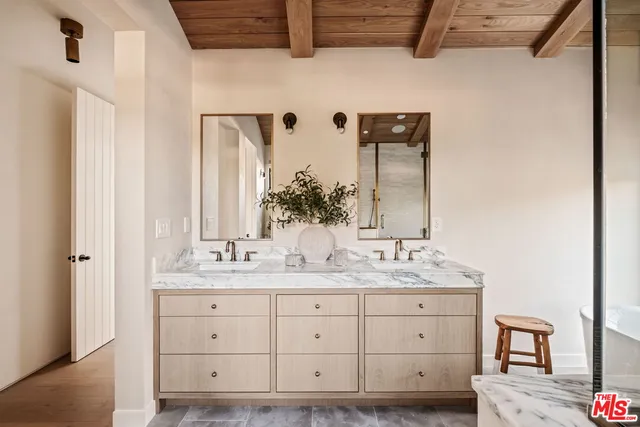 $4,995,000 | 11621 Hesby Street, Valley Village, CA 91601