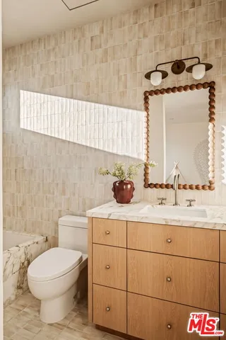 $4,995,000 | 11621 Hesby Street, Valley Village, CA 91601