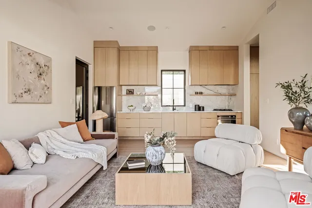 $4,995,000 | 11621 Hesby Street, Valley Village, CA 91601