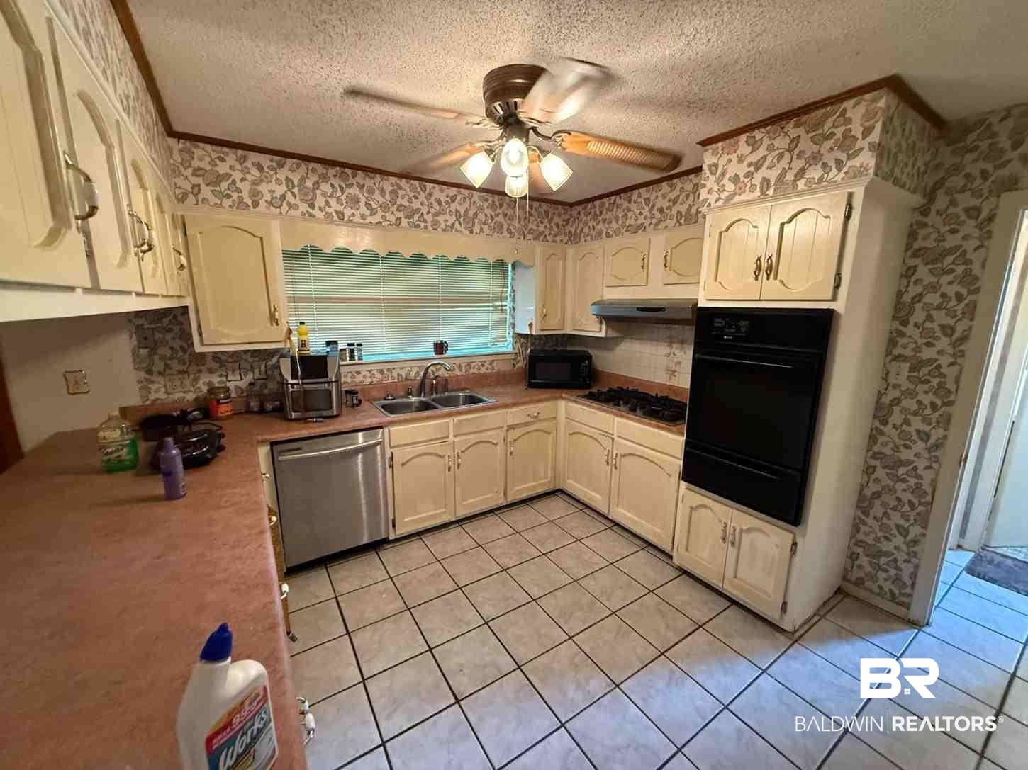 3721 Robertson Court Mobile, AL 36693 - Photo 9 of 22 Kitchen featuring a textured ceiling, light tile patterned floors, black appliances, tasteful backsplash, and a ceiling fan
