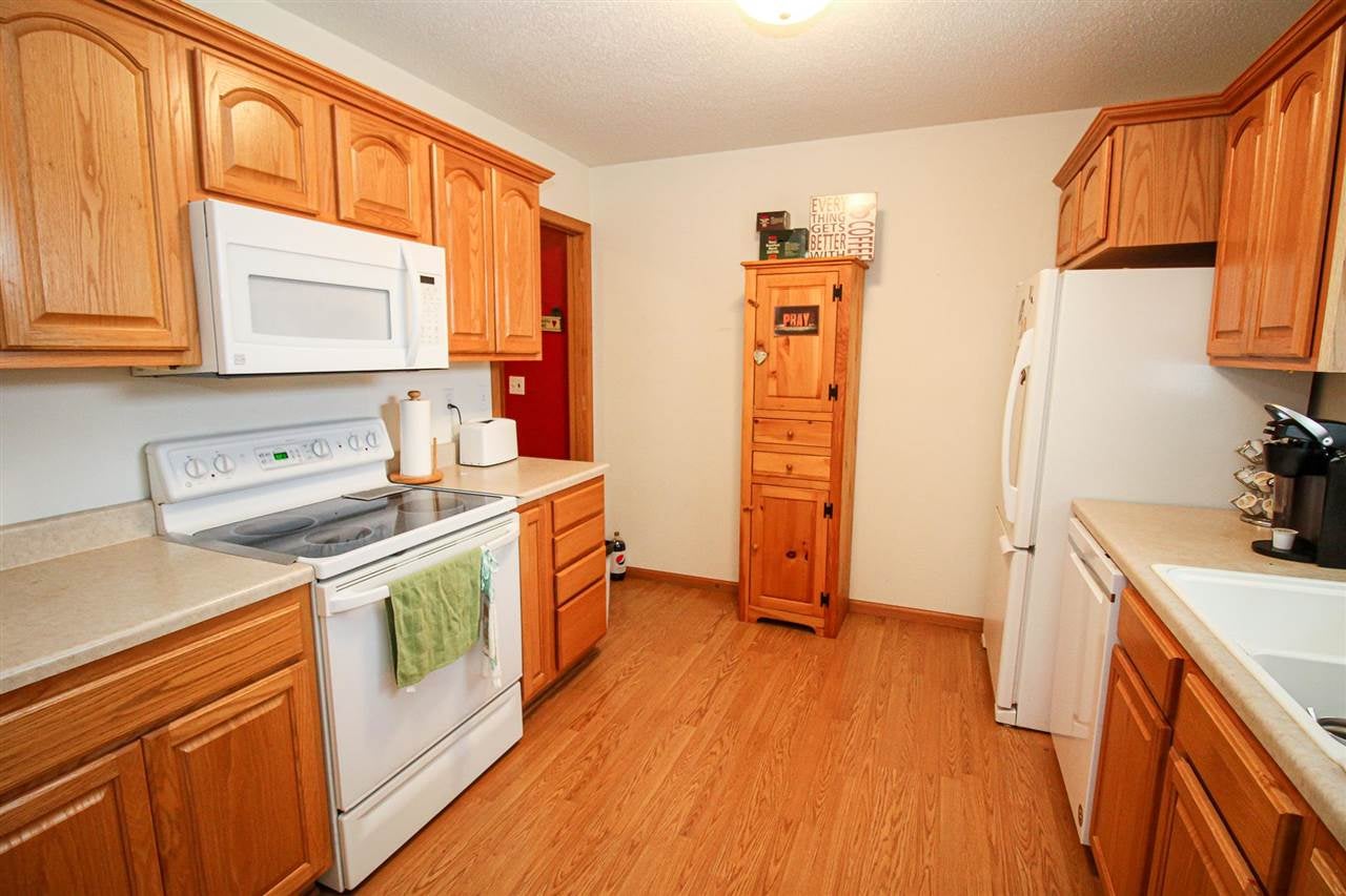 104 Whispering Wind Lane Center Point, IA 52213 - Photo 8 of 24 Gallery Image 8