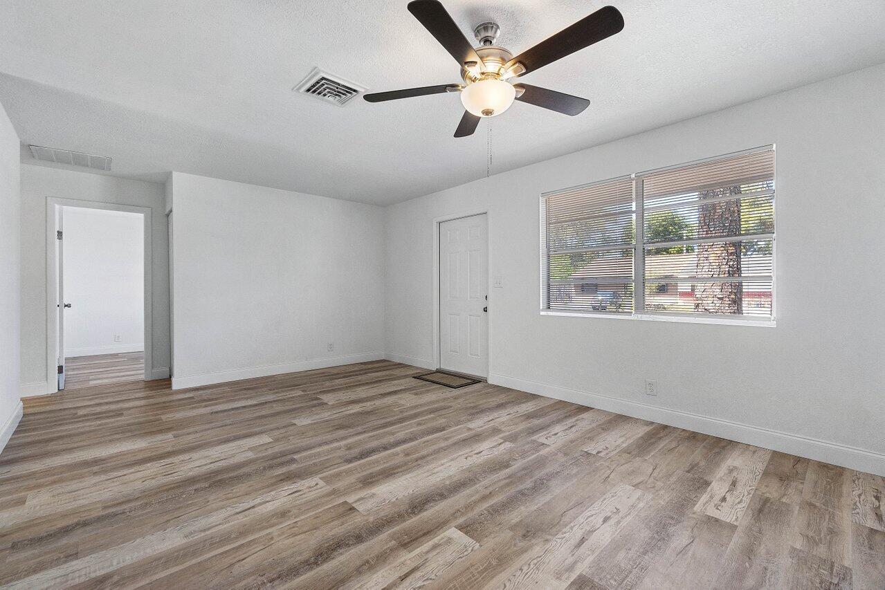 4778 Gladiator Circle Greenacres, FL 33463 - Photo 5 of 33 006-4778GladiatorCircle-Greenacres-FL-33