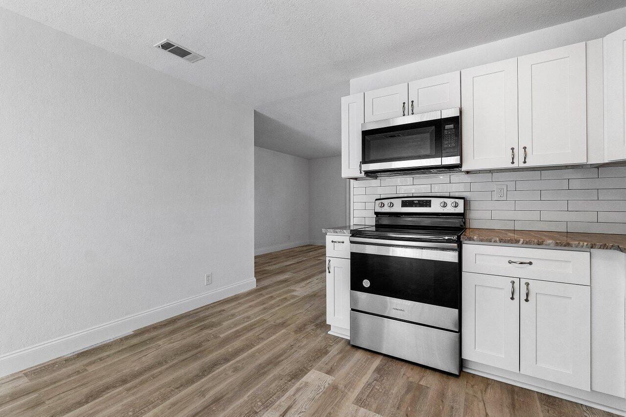 4778 Gladiator Circle Greenacres, FL 33463 - Photo 10 of 33 011-4778GladiatorCircle-Greenacres-FL-33