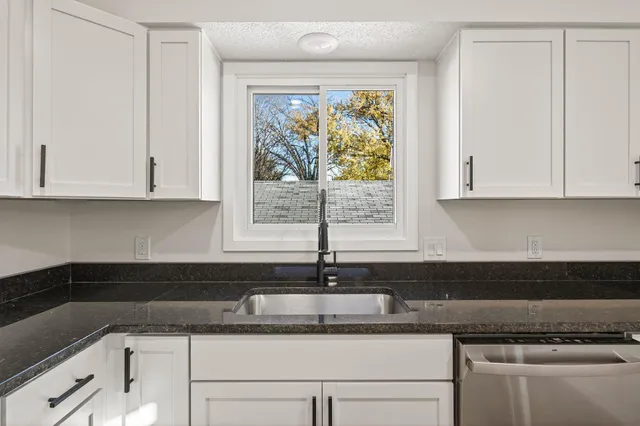 $347,500 | 3432 Lee Avenue North, Crystal, MN 55422