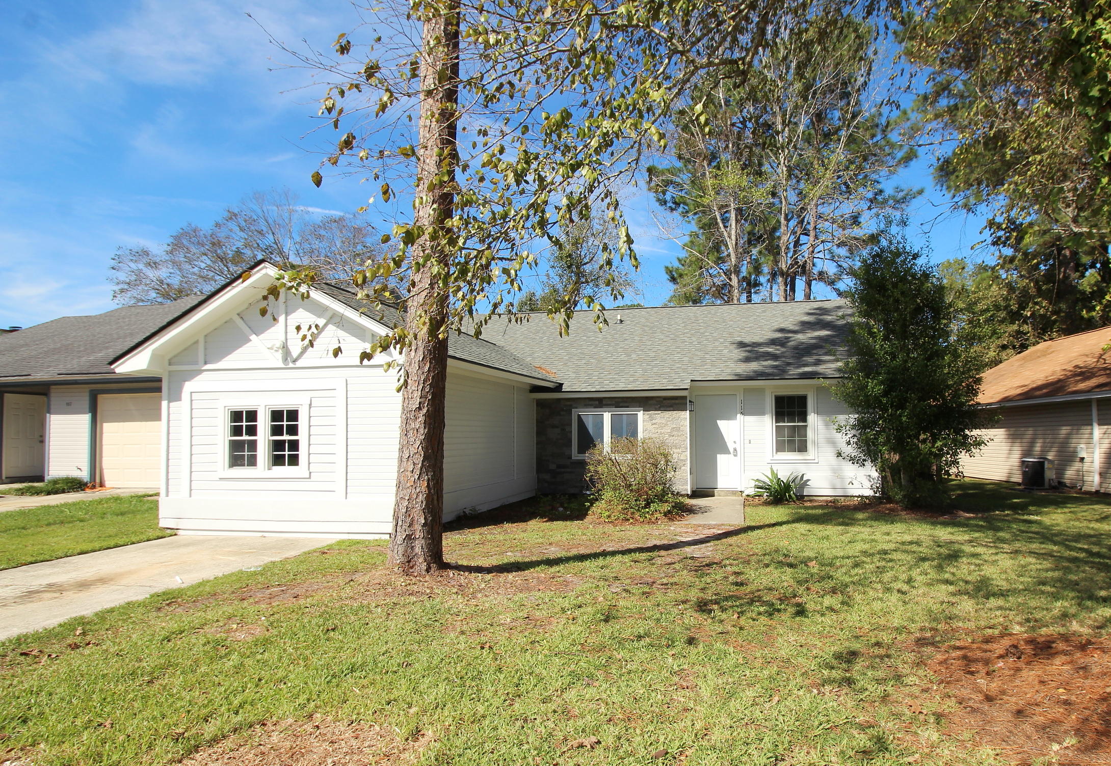 115 Manchester Road Summerville, SC 29486 - Photo 1 of 8 Front