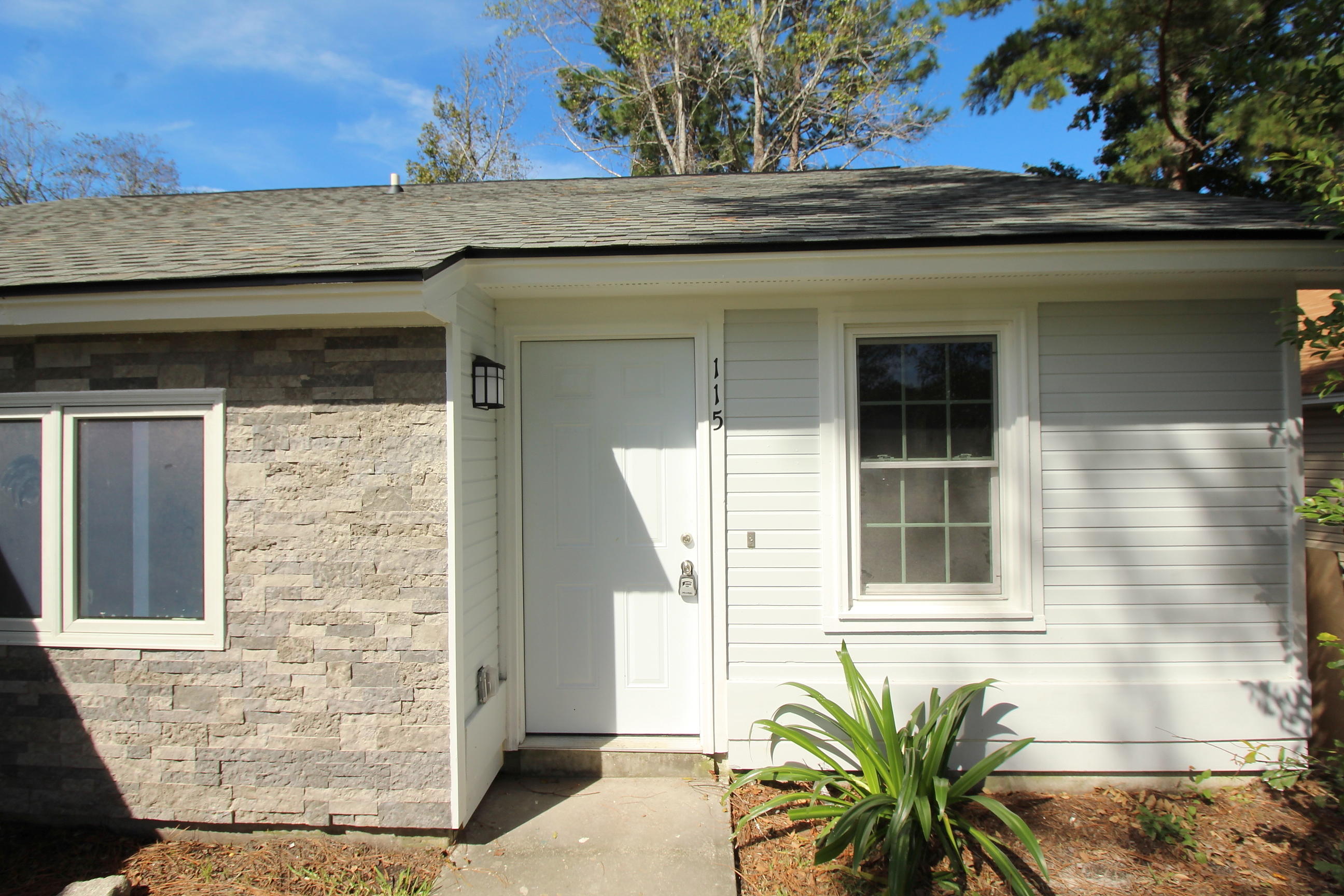 115 Manchester Road Summerville, SC 29486 - Photo 2 of 8 115 front door