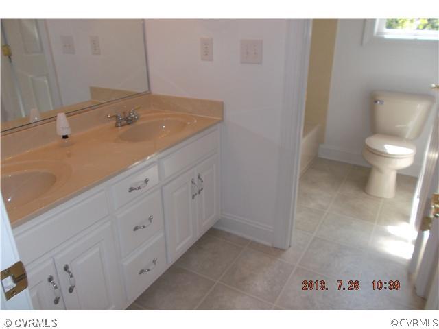4820 Hickory Road Petersburg, VA 23803 - Photo 17 of 24 Bathroom - Full Bath in between bedroom #2 and #3