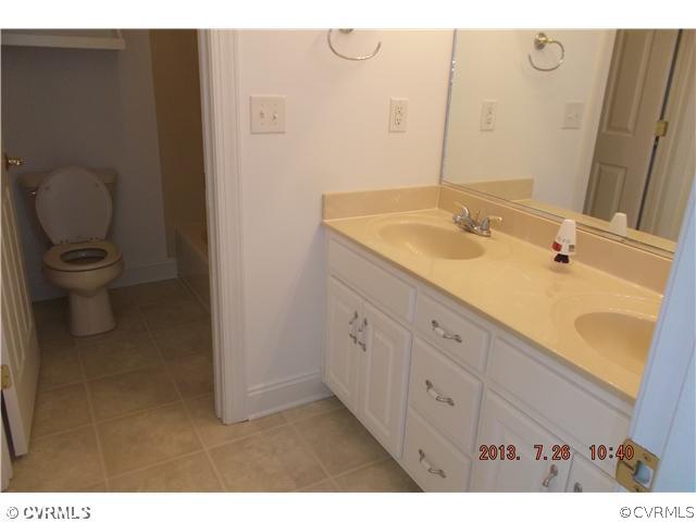 4820 Hickory Road Petersburg, VA 23803 - Photo 20 of 24 Bathroom - Full Bath between bedroom #4 and #5