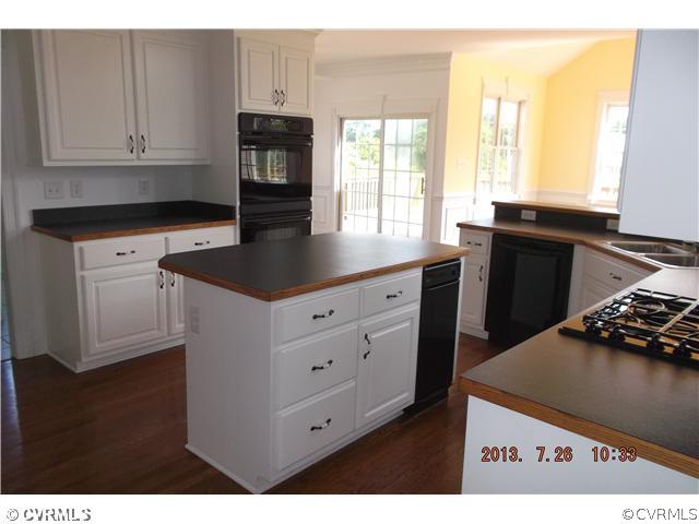 4820 Hickory Road Petersburg, VA 23803 - Photo 5 of 24 Kitchen