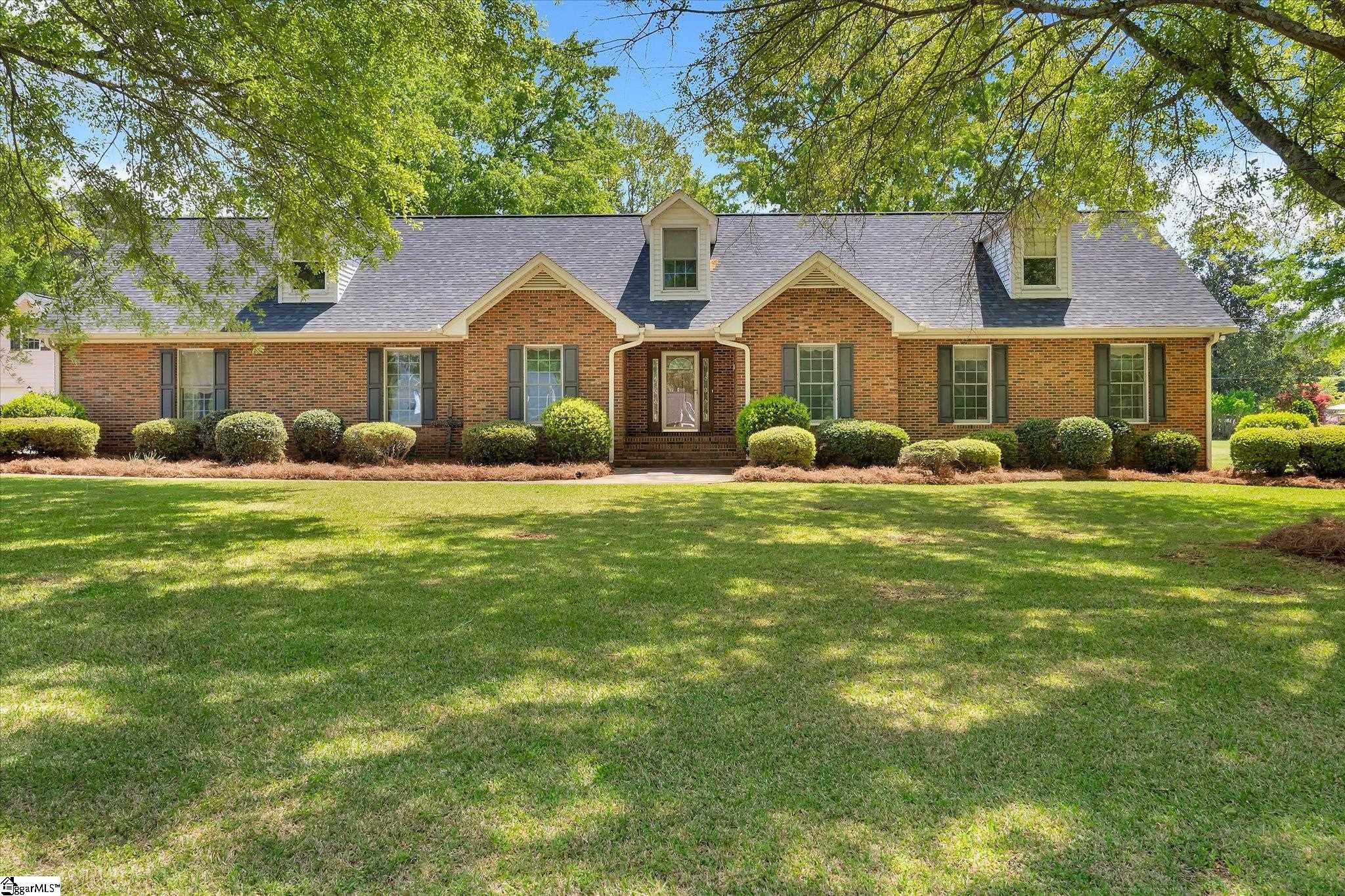 304 Dixon Street Clinton, SC 29325 - Photo 2 of 49