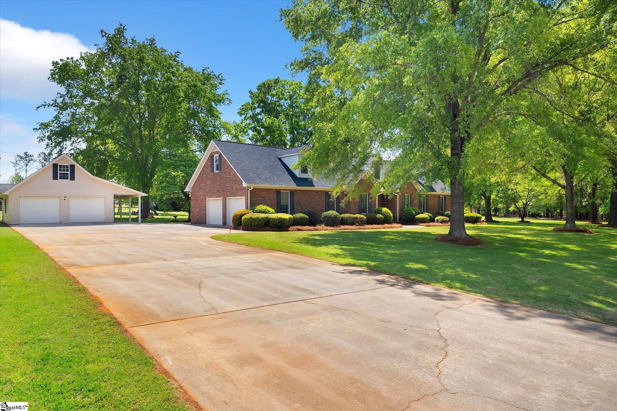304 Dixon Street Clinton, SC 29325 - Photo 3 of 49