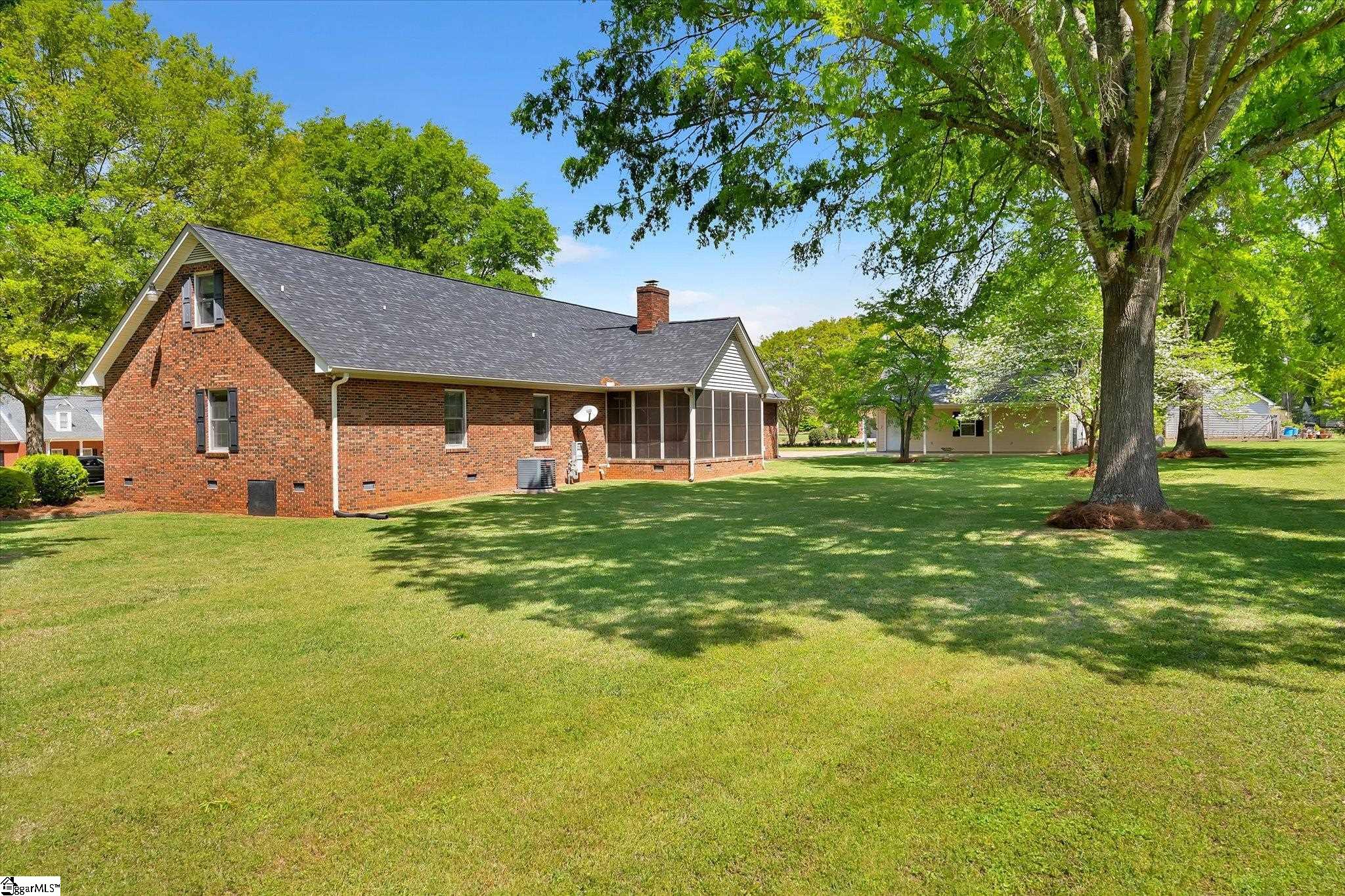 304 Dixon Street Clinton, SC 29325 - Photo 34 of 49